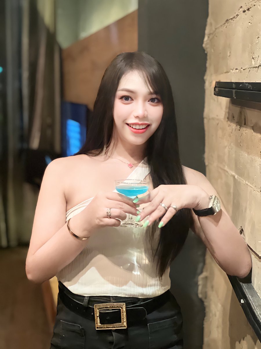 อิจฉาคนอื่นที่เมาแล้วน่ารัก ส่วนหนูเมาแล้วน่าเย็ดตลอดเลย