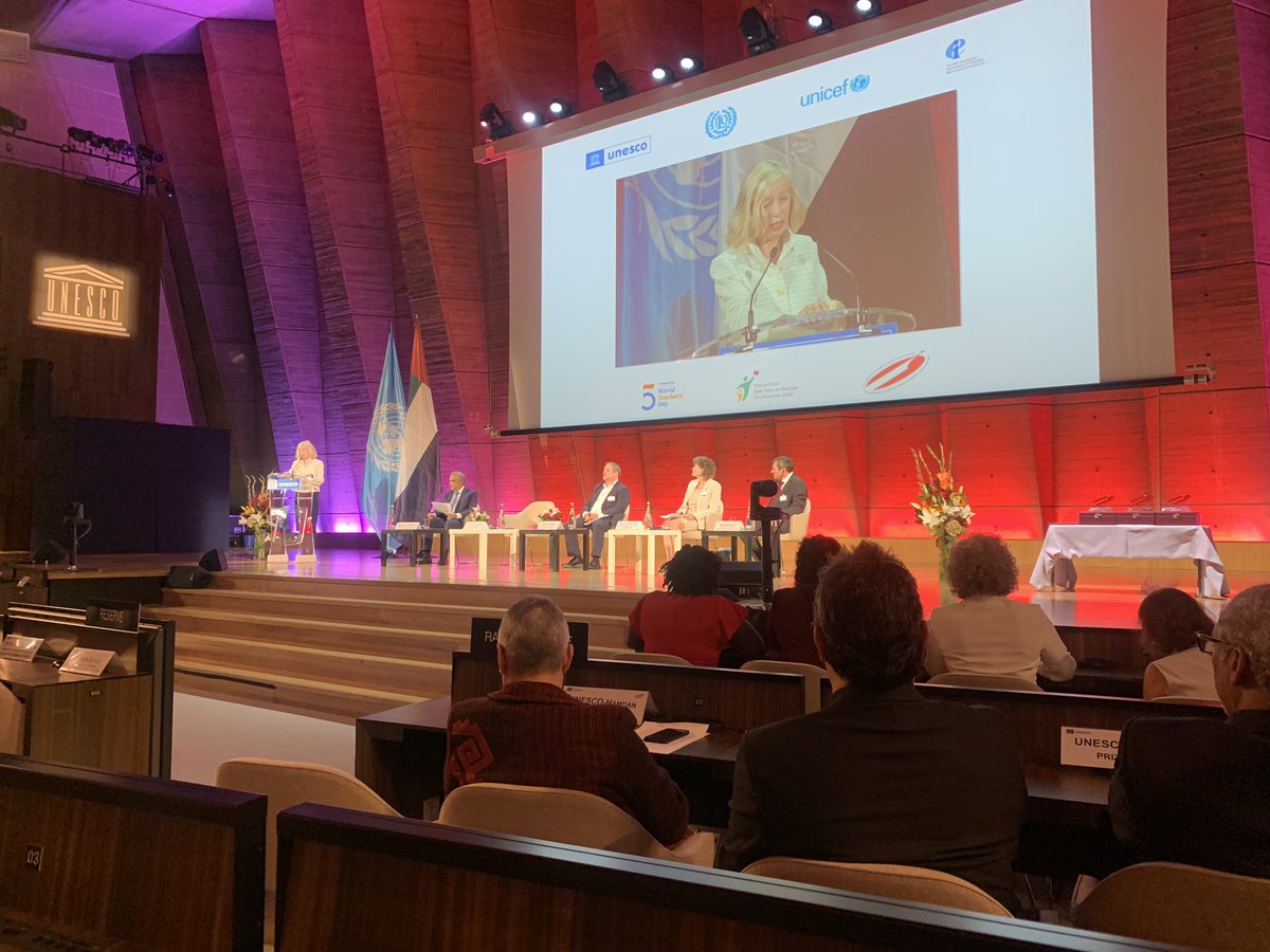 Teachers are at the heart of transforming education
#Happy_Teachers_Day
<a href="/UNESCO/">UNESCO 🏛️ #Education #Sciences #Culture 🇺🇳</a> #Education #TransformingEducation #lebanon