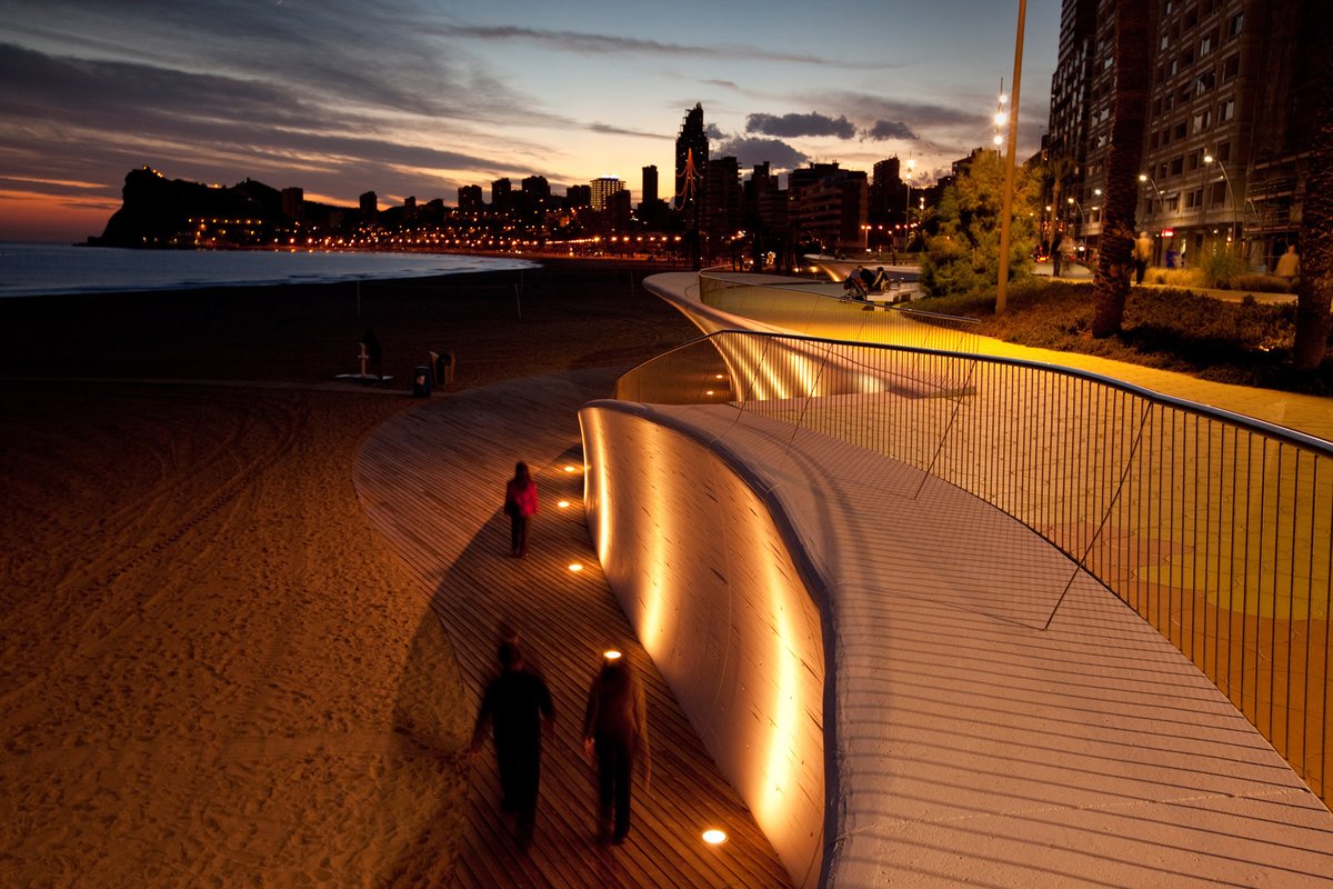 Buen fin de semana #Benilovers🧡
Os dejamos con esta imagen cautivadora de #Benidorm de noche🤩

Happy weekend #Benilovers🧡
We leave you with this captivating image of #Benidorm at night🤩

#visitbenidorm #BenidormTeEspera #beautifuldestinations #skyline