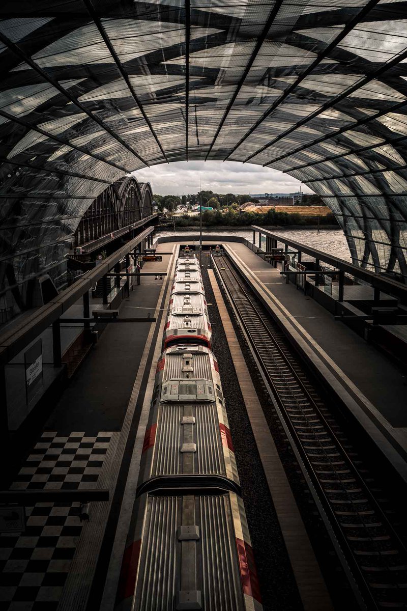 <a href="/takeuchifilm/">Francesco Aglieri Rinella</a> GM Francesco,
this is a subway Station in Hamburg at the river Elbe. It's a magnet for photographers because of its quite unique architecture in Hamburg.