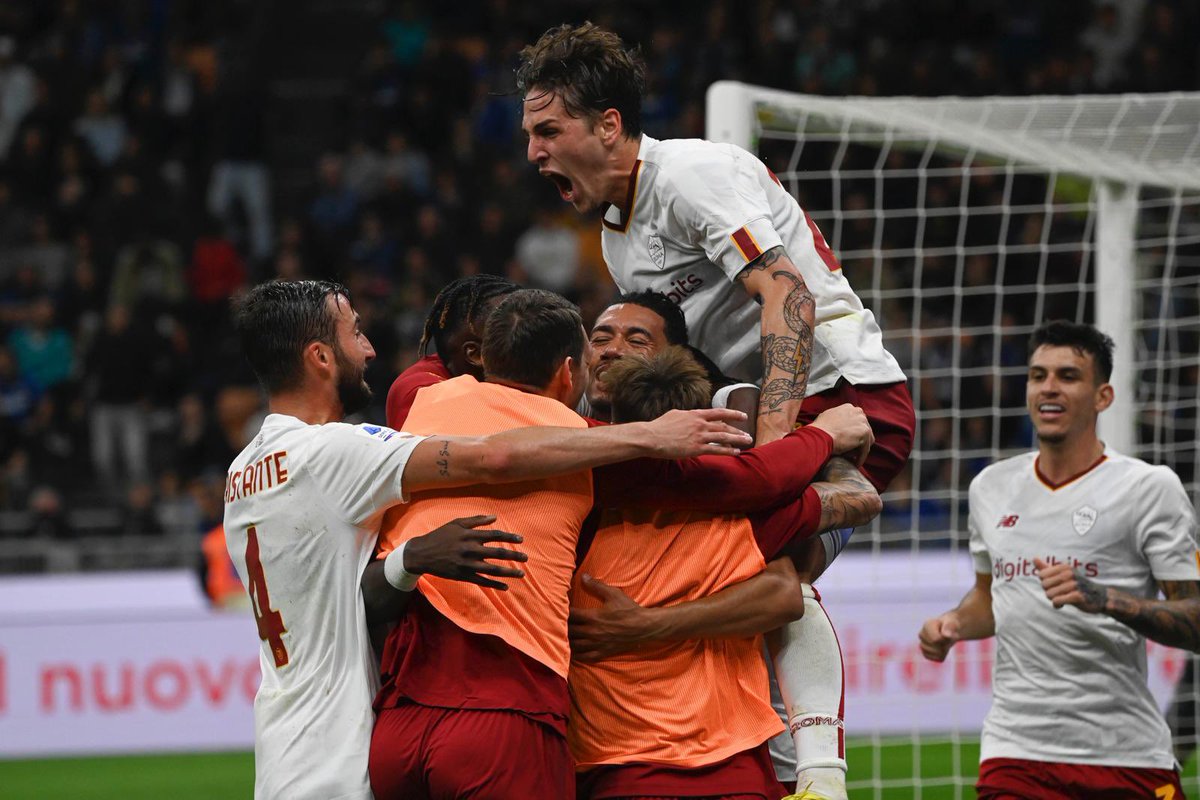 ilRomanistaEN's tweet photo. 🗣 Here we are with "Il Romanista in the World" episode 11!
 
⚽️ All about As Roma win against Inter in Milan

🏟 Latest news about the new stadium

🇪🇺 An update on Women’s team in Champions League 

 ...and many more

Read it all for free
➡️ https://t.co/mhz4oCzCyn https://t.co/daZ9PEhp7v