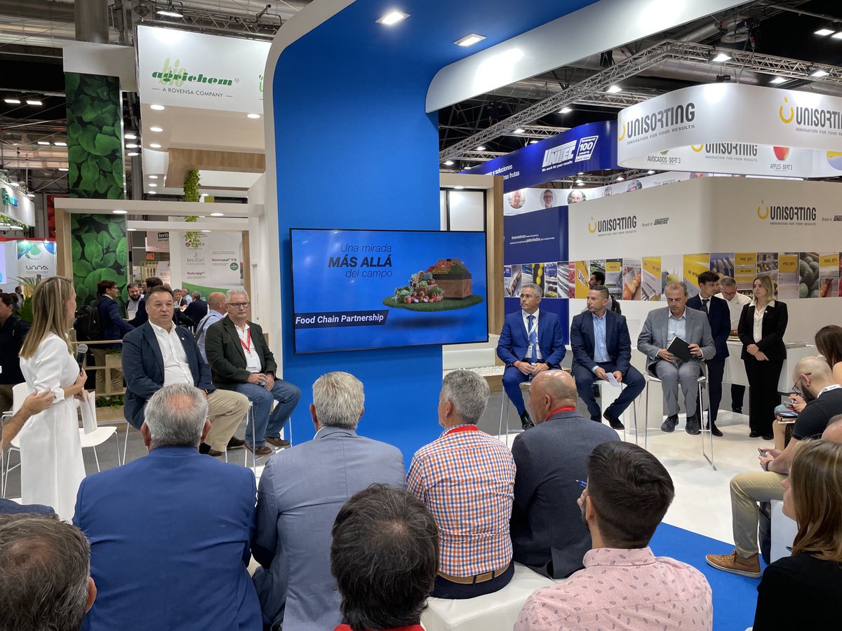 Richard Borreani (@richardborrean1) on Twitter photo <a href="/scerdavalles/">Santi Cerdà</a> explica el nuevo concepto de #Foodchainpartnership de <a href="/Bayer4CropsES/">Bayer Crop Science España</a> en la <a href="/FruitAttraction/">Fruit Attraction</a> <a href="/scerdavalles/">Santi Cerdà</a> explica el nuevo concepto de #Foodchainpartnership de <a href="/Bayer4CropsES/">Bayer Crop Science España</a> en la <a href="/FruitAttraction/">Fruit Attraction</a>