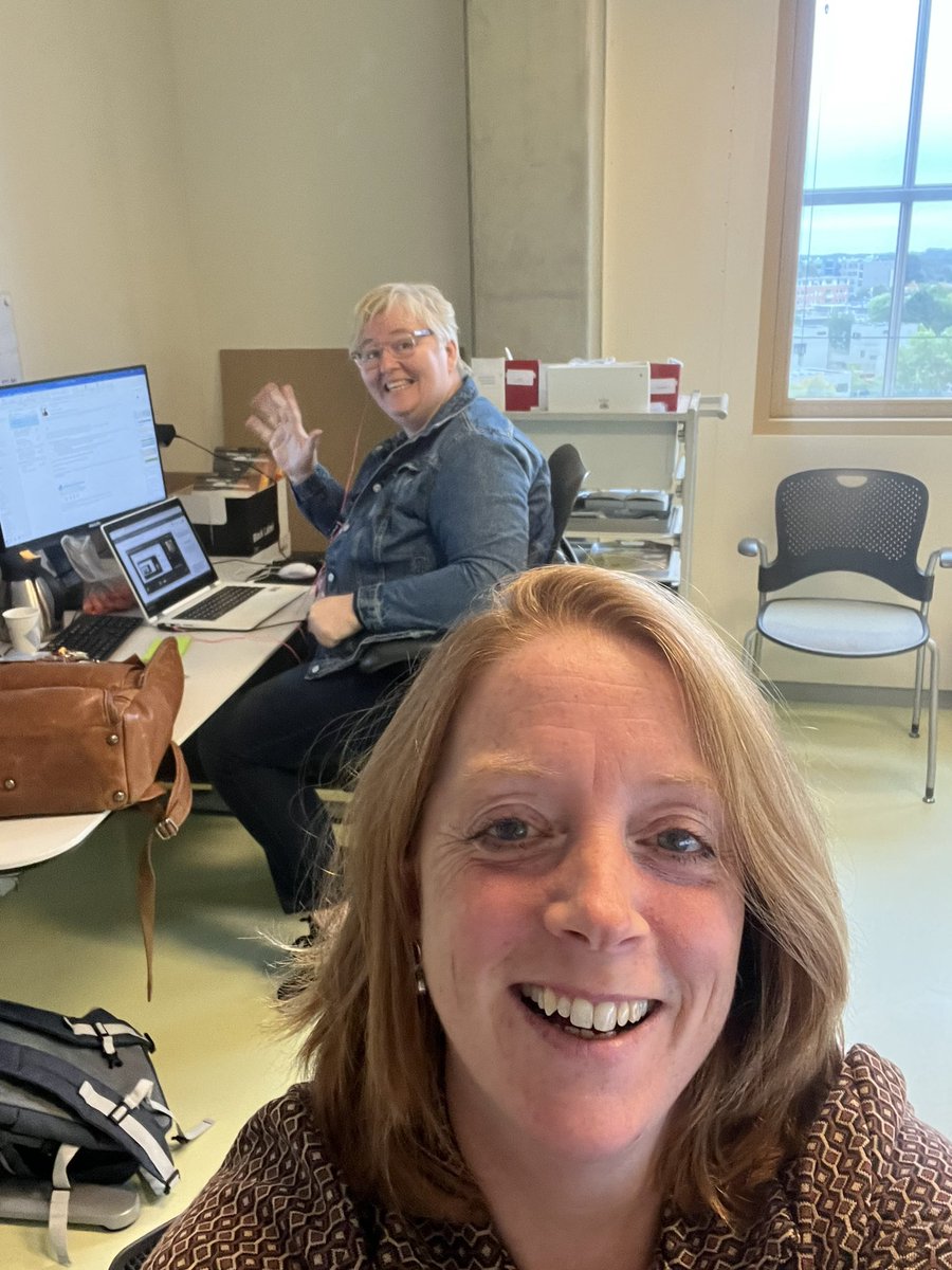 JCK_1980's tweet photo. Topduo in actie! Henriëtte Smid-Nanninga, MSc  en Jessica Cramer, MSc 
Wat leuk om te mogen spreken tijdens het ENC2022 over EBP! 
En wat leuk om te zien dat er zoveel mensen geïnteresseerd zijn in ons webinar! #ebp #teammartini #futureproofnursing #powertothenurses #enc22 https://t.co/39bkSBTXyV