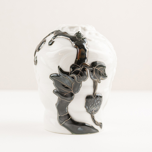 BADA1918's tweet photo. For BADA Week 2022, Serhat Ahmet has chosen to feature this unique Bing &amp; Grøndahl seascape vase by Jo Hahn Locher, applied with a variegated grey-red crystalline glaze on a white moulded ground and inlaid with silver to create foliate details.

https://t.co/avK8LeCJUJ https://t.co/qtwKIuc5Rq