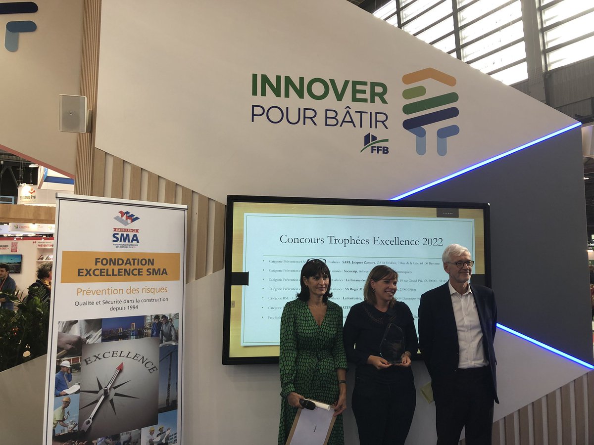 SMABTP's tweet photo. #TrophéesExcellence – Catégorie #RSE : entreprises de plus de 50 sal. – remis à #BATINOR pour l'utilisation de matériaux bio sourcés sur leurs chantiers et plus particulièrement pour leur projet de rénovation exemplaire sur un logement classé G. https://t.co/veiVBEBltd