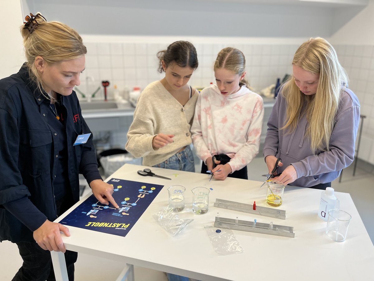 LIFEFonden's tweet photo. Vi har selvfølgelig også selv planlagt undervisning til #girlsdayinscience - om forskellige plasttyper fra forløbet #Plastmissionen https://t.co/tpvcLqhJns