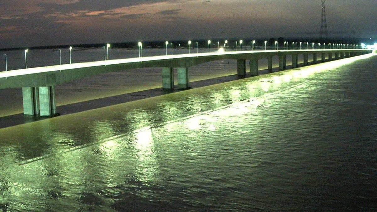 ACNNTV's tweet photo. PHOTOS: Julius Berger tests streetlights on Second Niger Bridge
Julius Berger Nigeria Plc has switched on the streetlights on the Second Niger Bridge to test the illumination.

#ACNN https://t.co/nm0wFOYGED