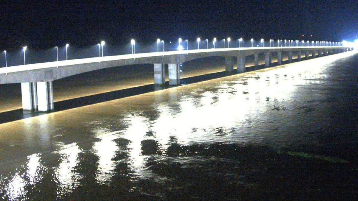 ACNNTV's tweet photo. PHOTOS: Julius Berger tests streetlights on Second Niger Bridge
Julius Berger Nigeria Plc has switched on the streetlights on the Second Niger Bridge to test the illumination.

#ACNN https://t.co/nm0wFOYGED