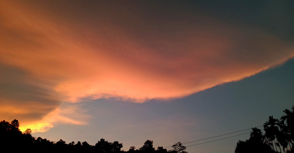 Sg_sanna's tweet photo. October clouds
1st :Evening
2nd: Morning
Autumn season is around and we are expecting to
experience a little bit of cool wind, bit sunny and unpredictable rain.
#skycloud
#octoberclouds
#cloudlovers
#cloudphotography
#mobilephotography
#garohillsmeghalaya #northeastindia https://t.co/13qYGS5Kt5