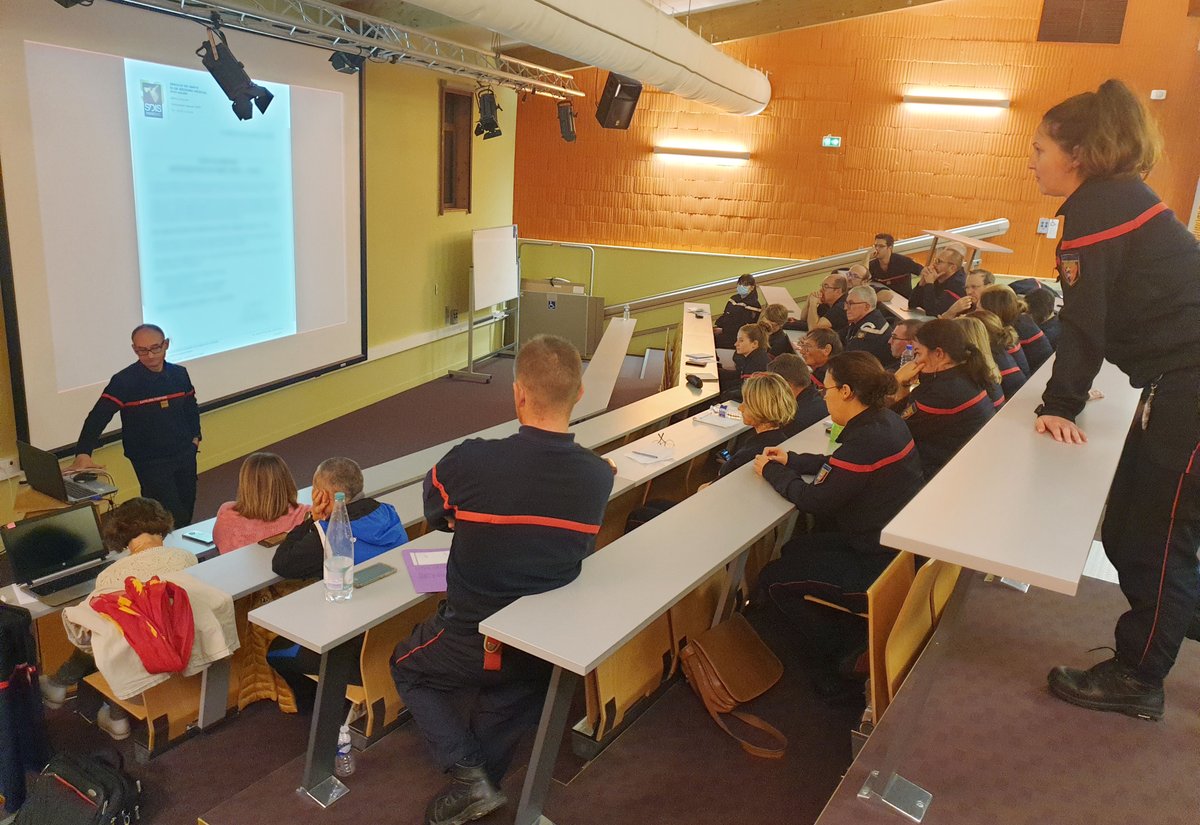 SDIS50's tweet photo. Un séminaire #SSSM @sdis50 sur la médecine préventive a réuni les médecins et infirmiers #santé #travail au #GFOR. L’occasion de présenter l’équipe interdisciplinaire #sdis50 accompagnant les #sapeurspompiers dans leur suivi de santé sur le département #LaManche50. https://t.co/IXFCHbJrSB
