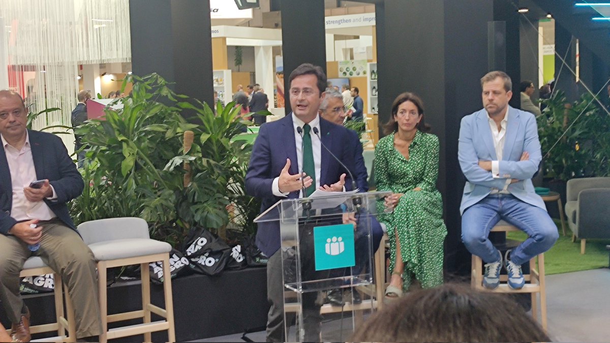 eComercioAgr's tweet photo. Son muchos los retos que tenemos por delante aunque somos exponentes de una agricultura de precisión y con #Dataagri vamos a poder mostrar en #ElEjido los últimos avances para el sector: Paco Góngora, alcalde de El Ejido
#FruitAttraction22 @FruitAttraction @Cajamar @La_COAG https://t.co/PO127MaSfn