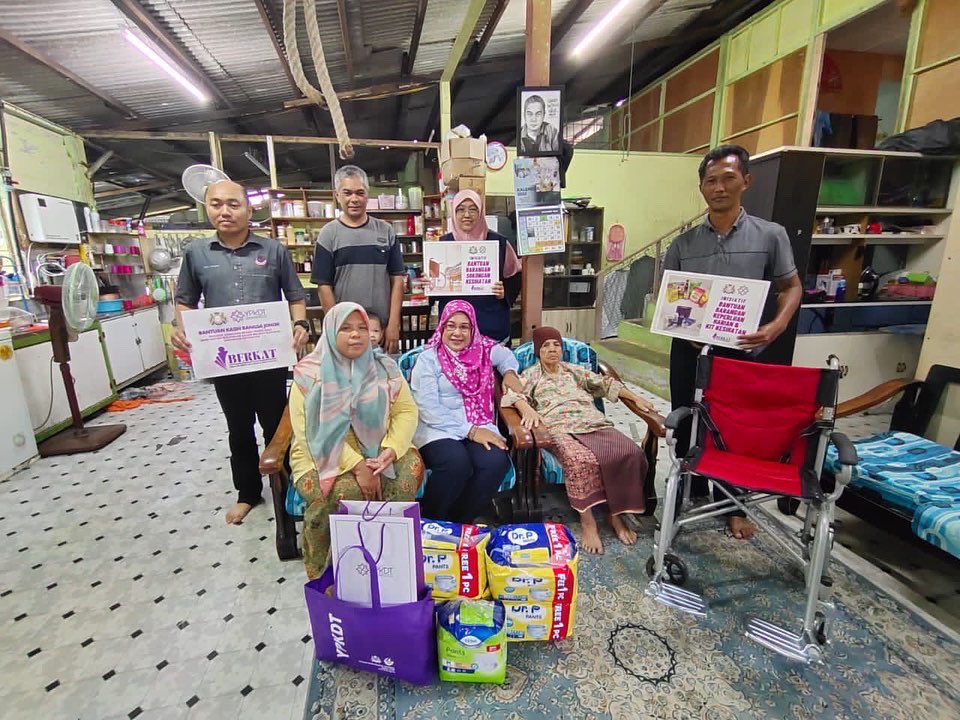 shidaismail64's tweet photo. 05 10 2022 R A B U

Pagi ini saya diiringi oleh Pegawai Tadbir YPKDT Kota Tinggi ,  Encik Mohd Shaiful Hafiz bin Amiti menyampaikan sumbangan i-Berkat kepada 15 orang penerima di Felda Bukit Ramun , Kg Rantau Panjang, Felda Bukit Besar , Felda Pasir Raja dan Felda Sg Sayong. https://t.co/gckYQCBj3x
