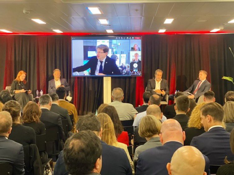 emmalotoole's tweet photo. How to ensure a bright future for #5G in 🇪🇺? 
@JGreiner_EU highlights 4 areas @GSMAEurope &amp; @EURACTIV #eaDebates :
- Spectrum licensing periods and stability
- Telecom market consolidation 
- Administrative deployment barriers
- Contribution to network costs https://t.co/tV007yOLco