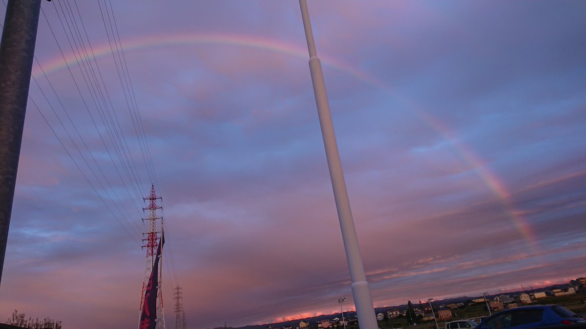 お仕事帰り虹が、ヤバい綺麗だったにゃ(,,&gt; &lt;,,)💕
これは、新キャラGETの予感かにゃ❓ꉂ( ,,´ლ`,, )&lt;ब&lt;ब💕草