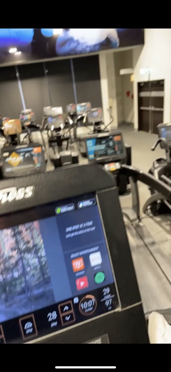 RhiannonSoans's tweet photo. At the gym on the stair master and realised that eHealth really is everywhere! This machine has the ability to track your HR and provide an estimate of how many calories you have burned. #HSBH2009 https://t.co/zdA24snhA1