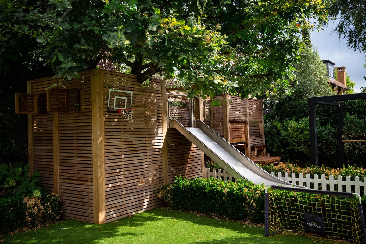 BlueForest_'s tweet photo. City living treehouse with a modern twist! #moderntreehouse #citygarden #hobbithouse https://t.co/29gyiWcCwj