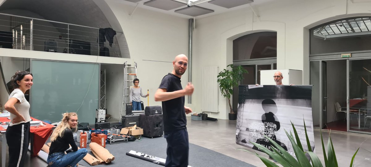 [EN DIRECT]
🔎Dans les coulisses de la #MAVPACA : montage de la prochaine exposition !

➡️ "La Cité, une anthropologie photographique" exposition de Camilo León Quijano 📸🏙
lnkd.in/eJXmS9fs

✏️ Découvrez-la à partir de mardi prochain (vernissage à 19h) et jusqu'au 16/12