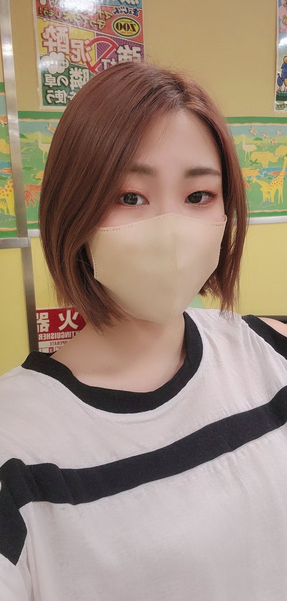 Osakasora55's tweet photo. 今日もなんばZOO🐯🐯
副店長の蛇谷さん、なんか勝手にポージングしてたのでしかたなしに撮ってあげた(笑)バイト募集中らしいので興味ある方はDM下さいませ🎉 https://t.co/O6YG1IGW0G