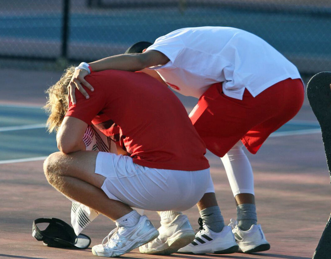 Great show of sportsmanship after <a href="/JeffHS_BTN/">JeffHS_BTN</a> edged <a href="/TennisBorden/">Borden Braves Tennis</a> 3-2 in a Silver Creek Regional semifinal Tuesday. Jeff's Reggie Ellis, right, consoles Borden's AJ Agnew, left, following the latter's loss. @JeffHS_AD <a href="/bordenathletics/">Borden Athletics</a>