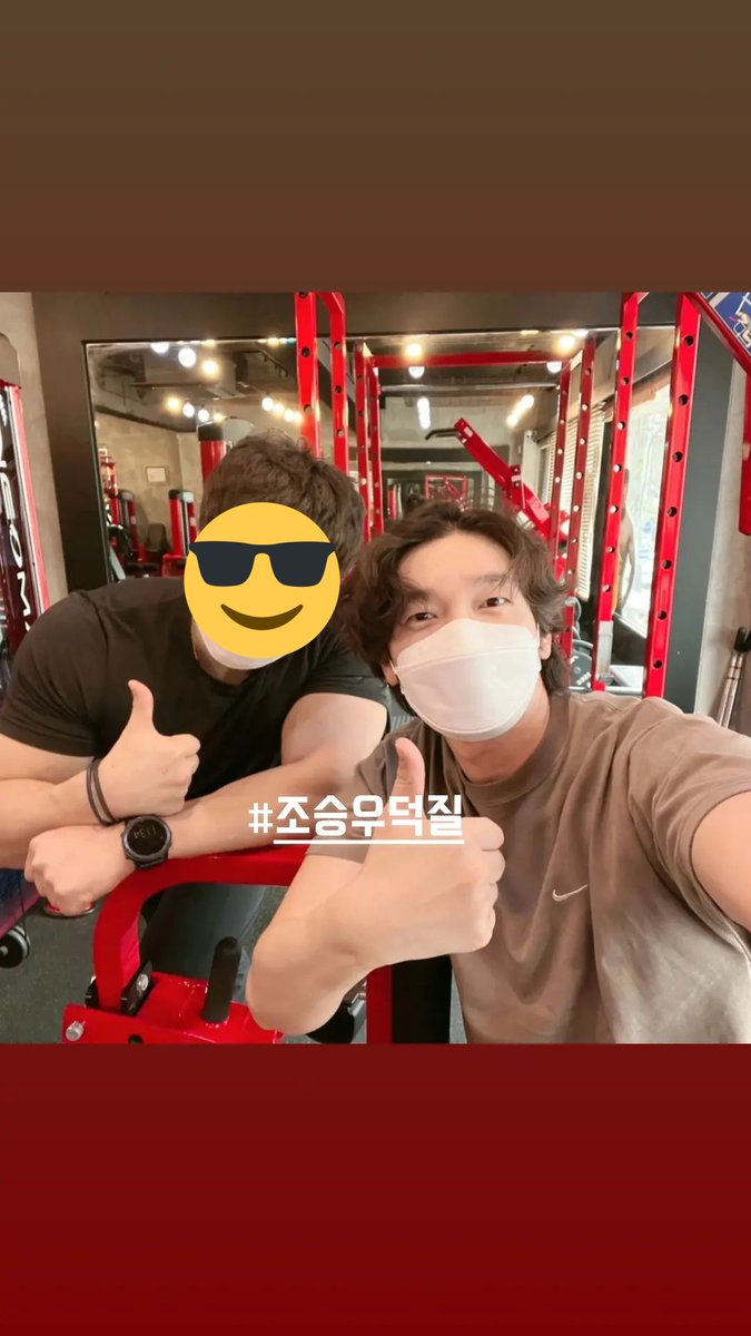 Ryeon1113's tweet photo. #조승우덕질
ㅋㅋㄱㅋㅋㅋㄱㅋㅋㅋㅋ관장님이 더 귀여우시다면?

그 저 머리가 계속 자라네요... 네 머리는 계속자라죠 원래 그쵸 https://t.co/9jlNP1EaJK