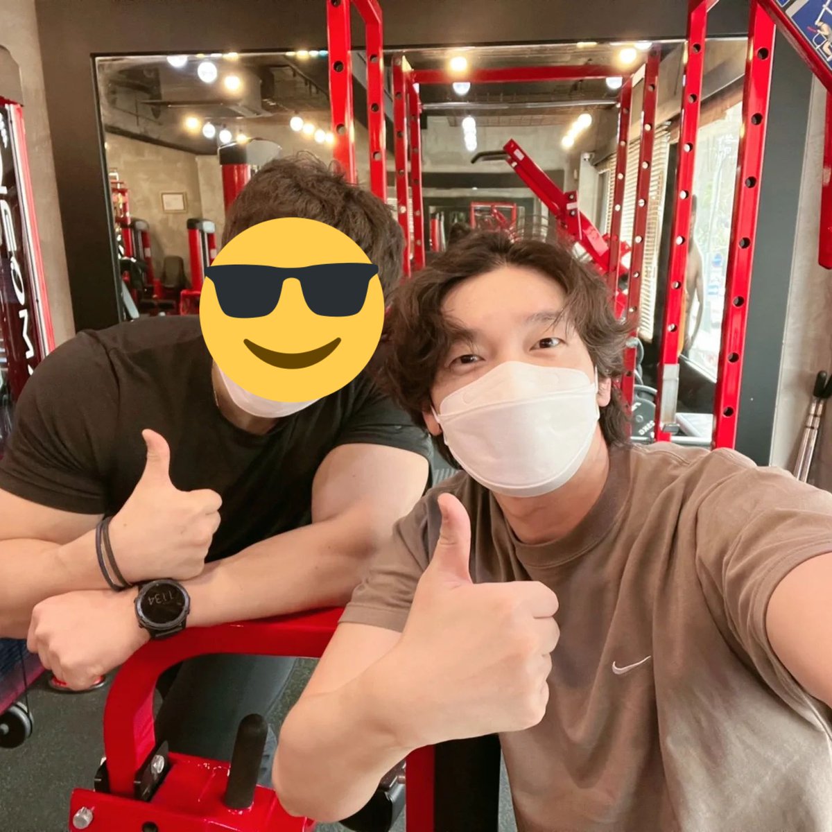 Ryeon1113's tweet photo. #조승우덕질
ㅋㅋㄱㅋㅋㅋㄱㅋㅋㅋㅋ관장님이 더 귀여우시다면?

그 저 머리가 계속 자라네요... 네 머리는 계속자라죠 원래 그쵸 https://t.co/9jlNP1EaJK