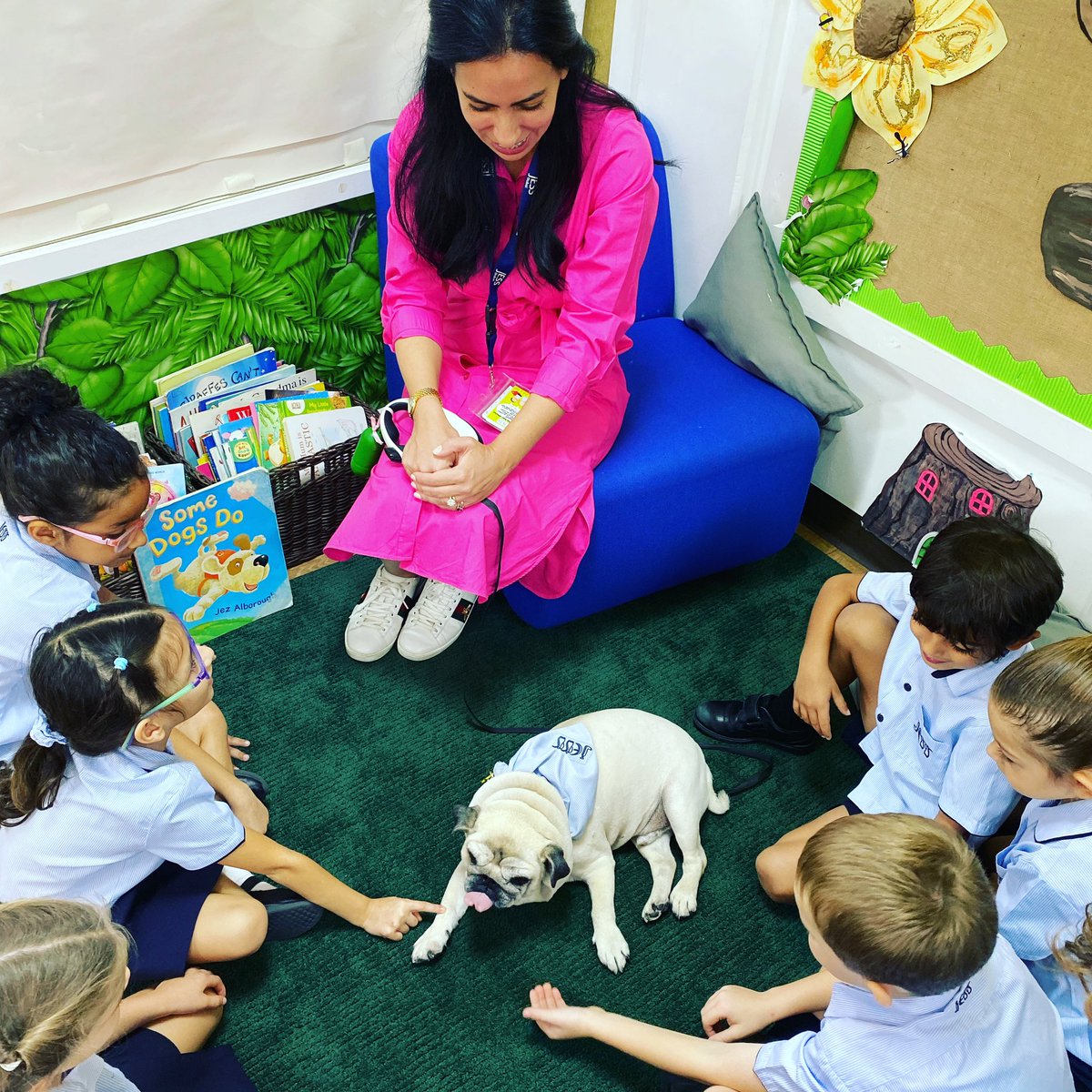 JESSPrimaryLRC's tweet photo. 📣Primary Library has a qualified dog handler! 🎊We are so excited to have Bugsy in the library for more reading sessions with boys and girls. 🐶🐾✨📚#jesslibrary #jesscommunity #jessreads #jessprimary #readingdog https://t.co/Jmpd6ygvHP