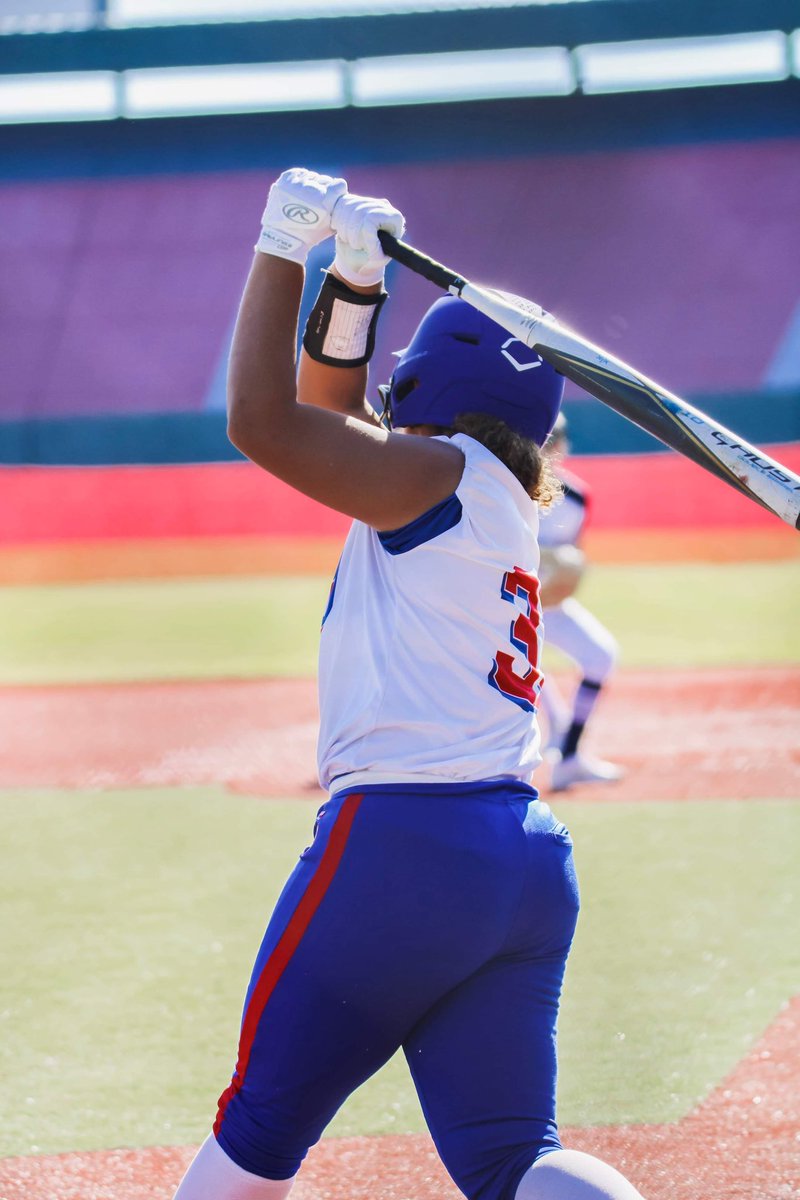 officalizzyb's tweet photo. Got 3rd this weekend and a 💣! Had 14k on the mound! I Walked out on the field with a different mindset this weekend. Even though he wasn’t there physically he was with me the whole time.🕊️ #playfortrey #dadsgirl #TexasGlory #classof2026 #izzyb https://t.co/EcKQ7YEdC5