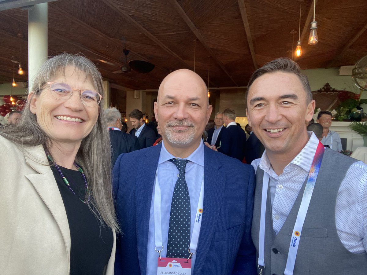 GeophysicsWebb's tweet photo. Attending #ICLP international conference on lightning protection in Capetown. My first conference in person since December 2019. So great to be having conversations! Some of the Wits attendees! Also caught up with Darren at #AOW #CapeTown is putting on a show with the weather! https://t.co/e2KkRA1QGj