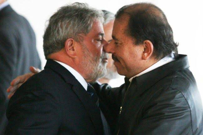 jessequeiroz___'s tweet photo. O TSE não quer você associando Lula à Daniel Ortega e sua ditadura. Para ajudar na censura, vou detalhar a relação Lula-Ortega pra você saber o que nao falar.

🧶 https://t.co/SUKqOyCZ8Z