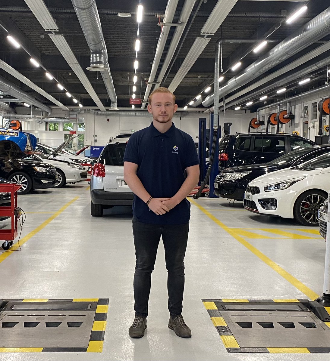 steffcansell's tweet photo. Les coulisses du tournage au @GARAC_officiel pour la série « Jeunes de l’#Automobile » réalisée pour @EQUIP_AUTO, avec Ralph, 2e année BTS #Maintenance des VP. Nos #jeunes ont du talent ! #formation #alternance #apresvente #equipauto2022 @AudiBauerParis @mobiliansfr @la_FIEV https://t.co/d0afdkX8YY