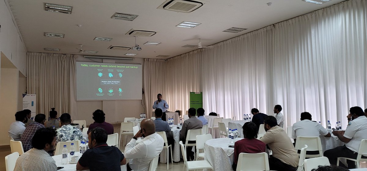 RoseWareCorp's tweet photo. RoseWare 🌹 VMware &amp; Veeam Event - Modern data protection by Veeam https://t.co/7tUOWSWtXz
