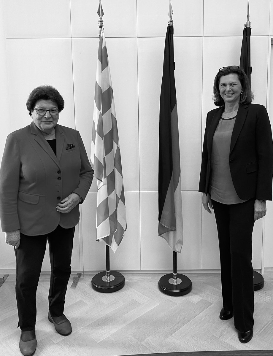 IlseAigner's tweet photo. Wir verlieren mit Barbara Stamm ein großes Vorbild für Frauen in der Politik, eine leidenschaftliche Kämpferin für die Schwachen in der Gesellschaft und eine überzeugte Demokratin. https://t.co/KtB7QTHPKR