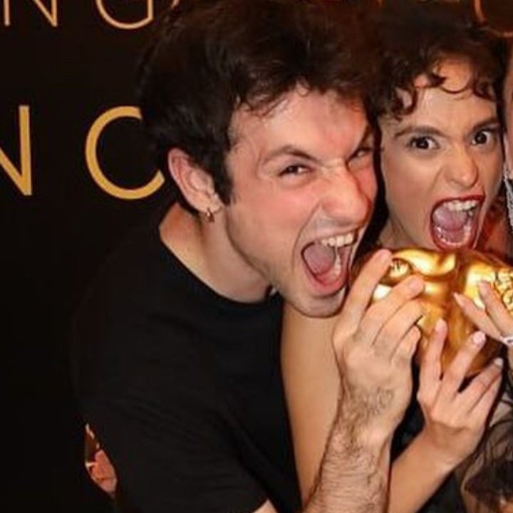 Keşke Bu güzel resimleri daha sık görürdük Bu onların birlikteliği
onların güzelliği
ama yazık...
#Zeyçağ #hakser #TozluYaka