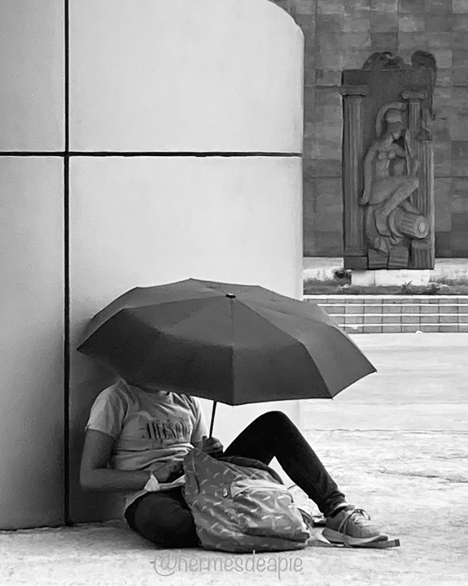 Dos veces 🏛 Minerva. 📚

#bnw #monochromaticnoir #ok_bnw #blancoynegro #blancoynegrofoto #noirstreetlife #candidphoto  #blackandwhitephotography #schwarzundweiss #schwarzundweiß #streetphoto#streetphotography #streetphotographie #strassenfotografie