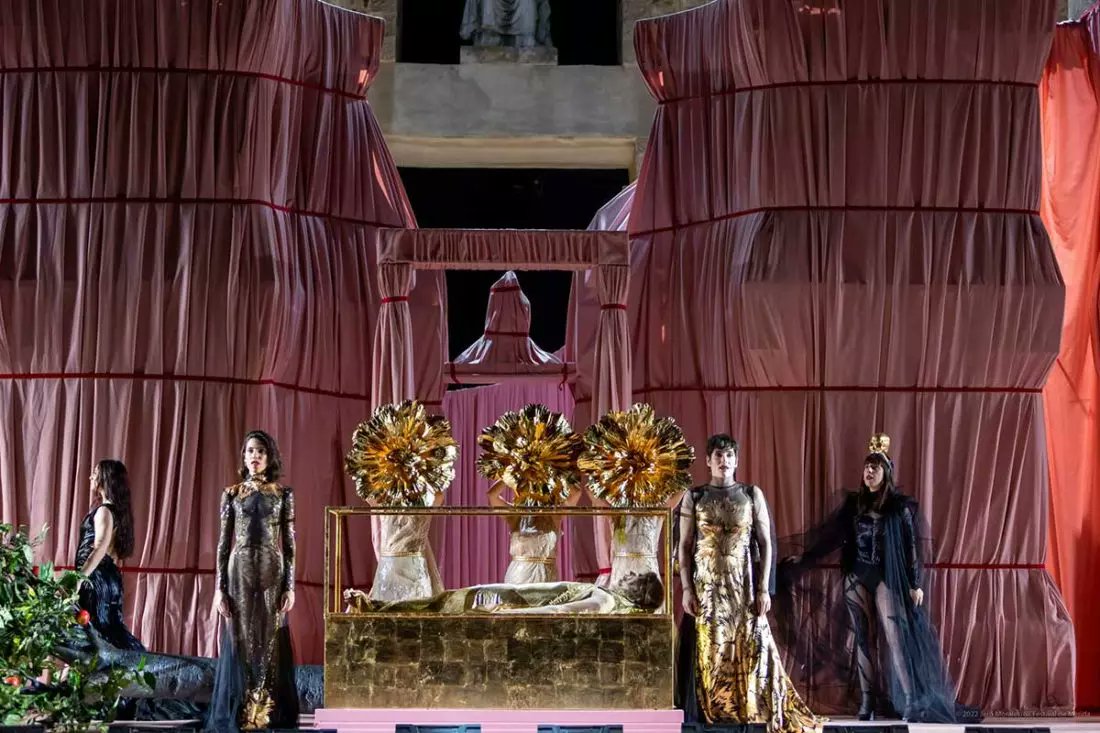 ÚLTIMOS DÍAS - 'Safo' 🎭

Nuestra compañera <a href="/EireneConE/">Eirene Ramos</a> opina que «esta maravillosa pieza en <a href="/TeatrosCanal/">Teatros del Canal ▪️ Comunidad de Madrid</a> se resume en pocas palabras: fuerza, sororidad y poética». ¿Todavía no la has visto?

¡Corre! Que quedan pocas funciones 
👉 bit.ly/3LQiMqh