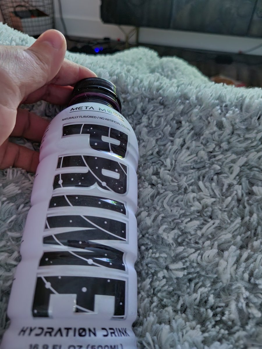 AlDubs95's tweet photo. @PrimeHydrate @LoganPaul @KSI yooo this is delicious https://t.co/n75NinG5cm