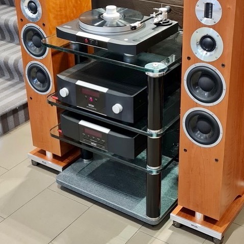 AudioVenue's tweet photo. System playing at our Maidenhead store.
.
#luxuryhifi #hifiealing #hifi #bcdengineering #proacspeakers #proack6 #k6 #hifisystem #maidenhead #luxuryaudio #instahifi #marklevinson #hifiberkshire #audiolondon #telluriumq #hifistands #hifirack #audiophil… https://t.co/BShdeNsbTw https://t.co/wFKiKH9hsH