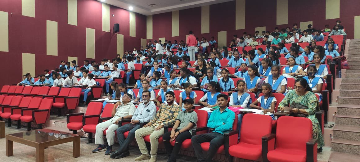 krcscbhavnagar's tweet image. #LokVigyanKendraBHAVNAGAR, @isro, @InfoGujcost and @RSCBhavnagar jointly Celebrate #WorldSpaceWeek2022 #WSW2022 at @RSCBhavnagar. 

@jitu_vaghani @IndiaDST @PMOIndia @CMOGuj @narottamsahoo @WSW_UK @vnehra @DRTEJASDOSHI1 @Collectorbhav @bhavnagar_sdm @mahiti_bvn