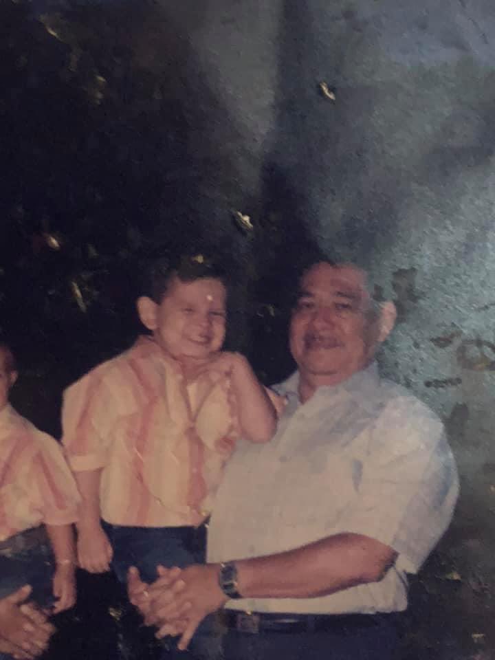 Jackito_CH's tweet photo. Hoy estaría cumpliendo un año más de vida, lo extraño con toda mi vida 🤍👨🏻‍🦳 https://t.co/2reXhDUvHD