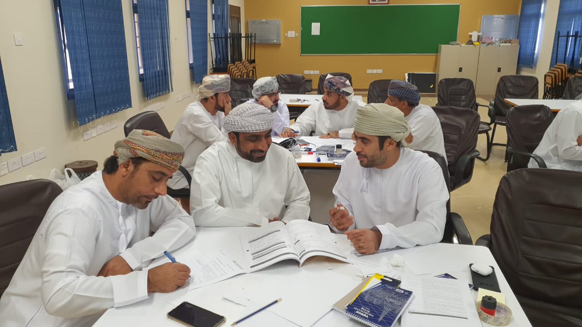EduGovNBT's tweet photo. اختتم البرنامج التدريبي (التدريب على منهج الصف الحادي عشر في سلاسل كامبريدج لمادة الرياضيات ) والذي نفذ في مدارس الصفا وخلفان بن جميل ويعرب بن بلعرب ونفيسة بنت الحسن بمشاركة ٨٥ معلم ومعلمة كدفعة ثانية والذ�� استمر لمدة ثلاثة أيام.
#فعاليات_تعليمية_شمال_الباطنة https://t.co/yxwdKO1pMW