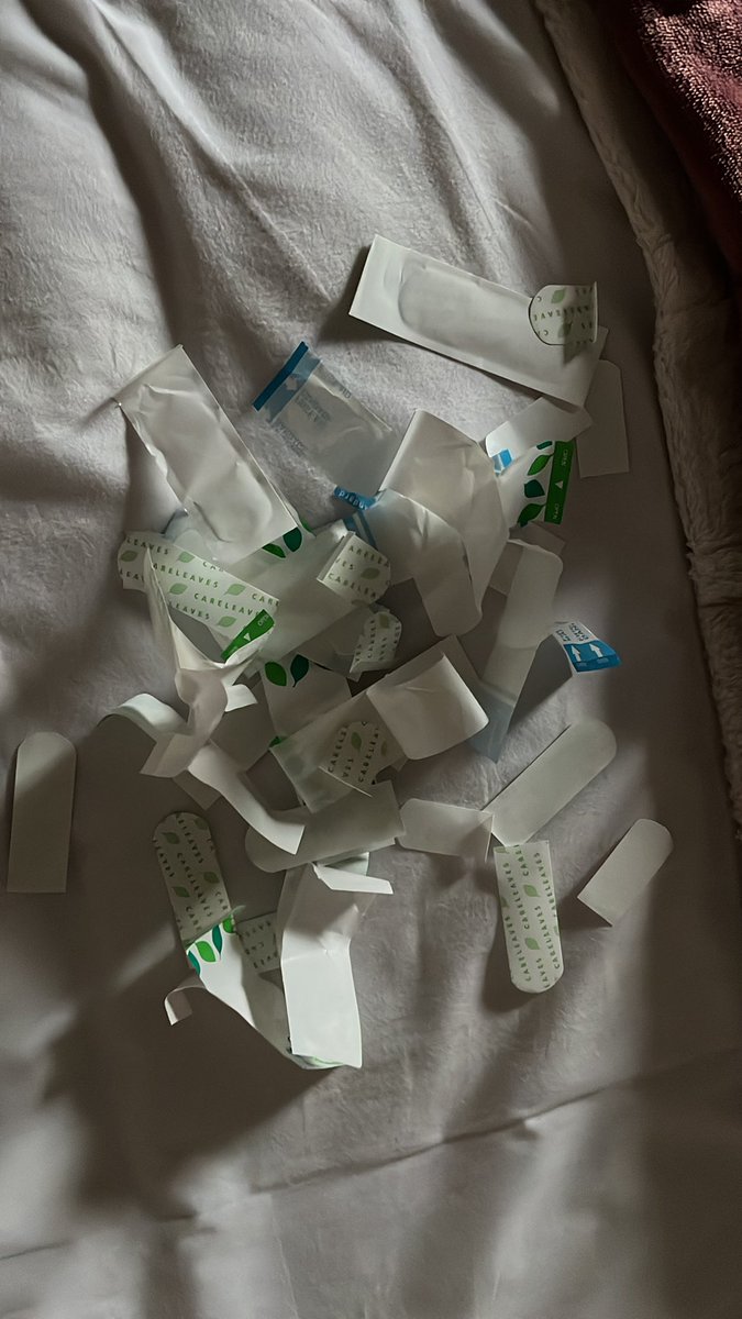 怪我したとこに絆創膏したらこんなつかってもうた