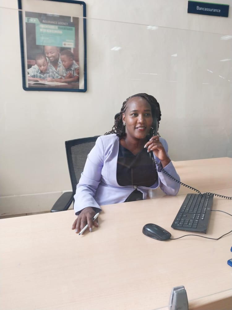 raelkmaore's tweet photo. #CustomerServiceWeek
#FeelTheEmbrace
@KCBGroup
At Kcb Embu
#kcblovesyou https://t.co/jJ7ailU0p9