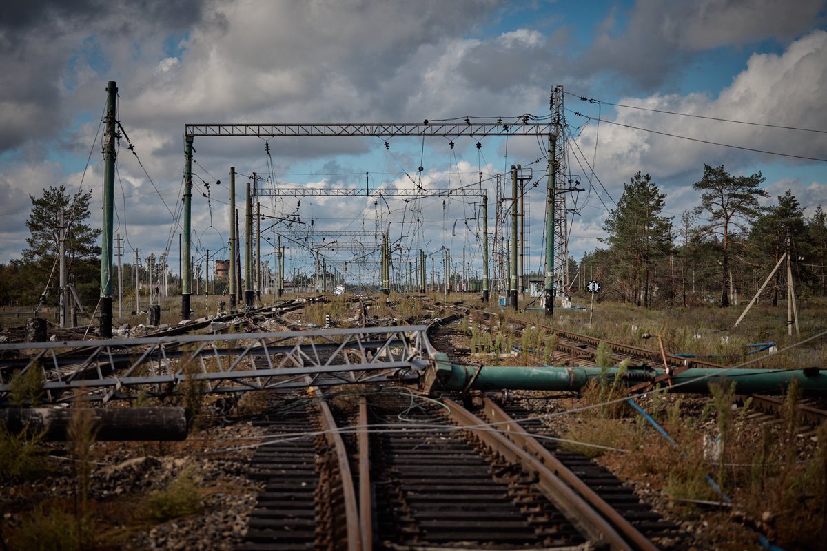 ZelenskyyUa's tweet image. Our Lyman after the occupier… All basics of life have been destroyed here. They are doing so everywhere in the territories they seize. This can be stopped in 1 way only: liberate Ukraine, life, humanity, law and truth as soon as possible.