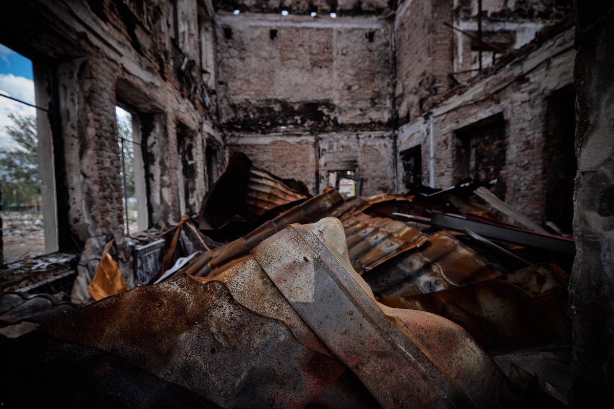 ZelenskyyUa's tweet image. Our Lyman after the occupier… All basics of life have been destroyed here. They are doing so everywhere in the territories they seize. This can be stopped in 1 way only: liberate Ukraine, life, humanity, law and truth as soon as possible.