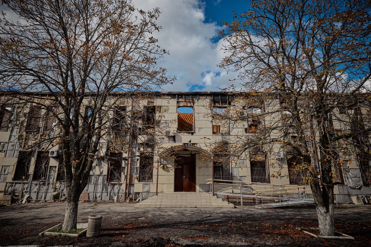 ZelenskyyUa's tweet image. Our Lyman after the occupier… All basics of life have been destroyed here. They are doing so everywhere in the territories they seize. This can be stopped in 1 way only: liberate Ukraine, life, humanity, law and truth as soon as possible.