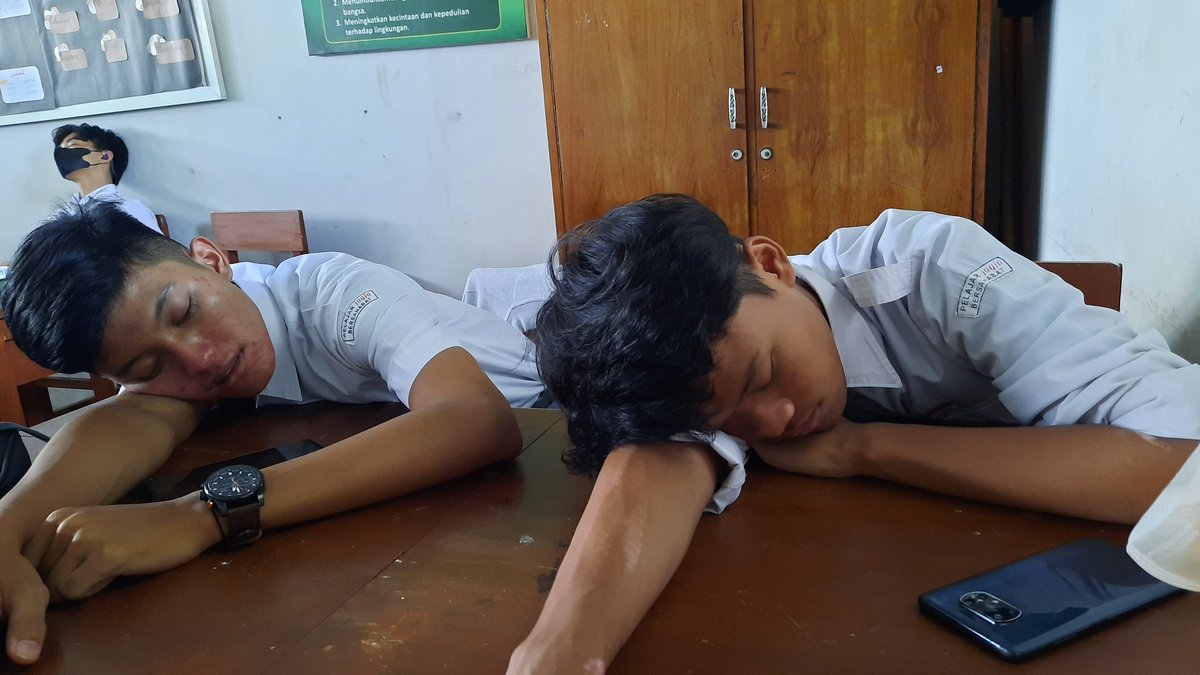 madagaskarss's tweet photo. Ratu Jodha dan Jalaludin Akbar otw cuddle #bobar #bobobareng https://t.co/yZ2SoULJXO