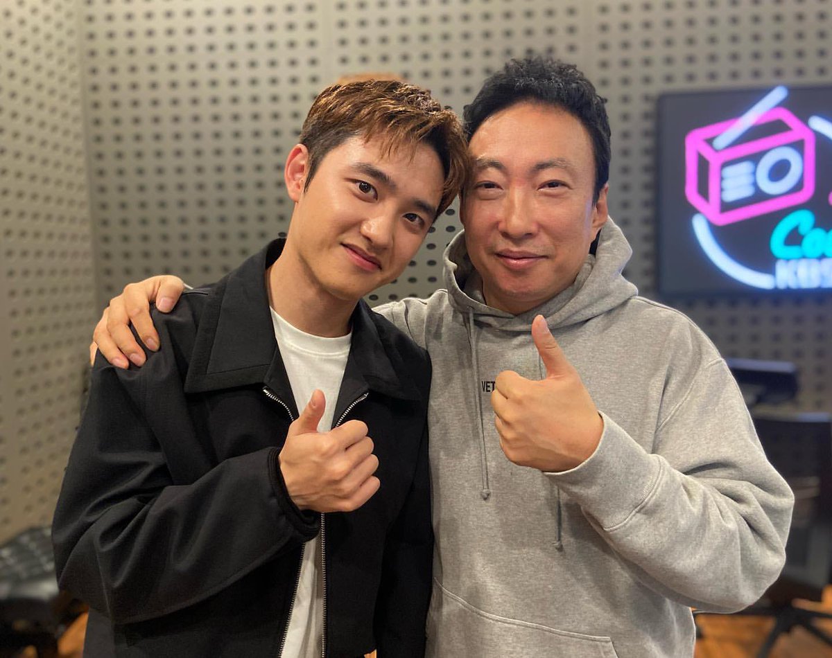 gpark_radio 인스타그램
instagram.com/p/CjUklidJEdP/

명수와 경수의 진검승부 결과
= 오늘부터 친하게 지내기로❤️‍🔥

알다가도 모를 알모경 매력에
됴며든 쥐팍 (ft. 내사랑 경수)
끝나고 다정하게 한 마디 하셨음
“경수야. 오늘 드라마 꼭 볼게.”

#도경수 #디오 #kyungsoo
#진검승부 #BadProsecutor