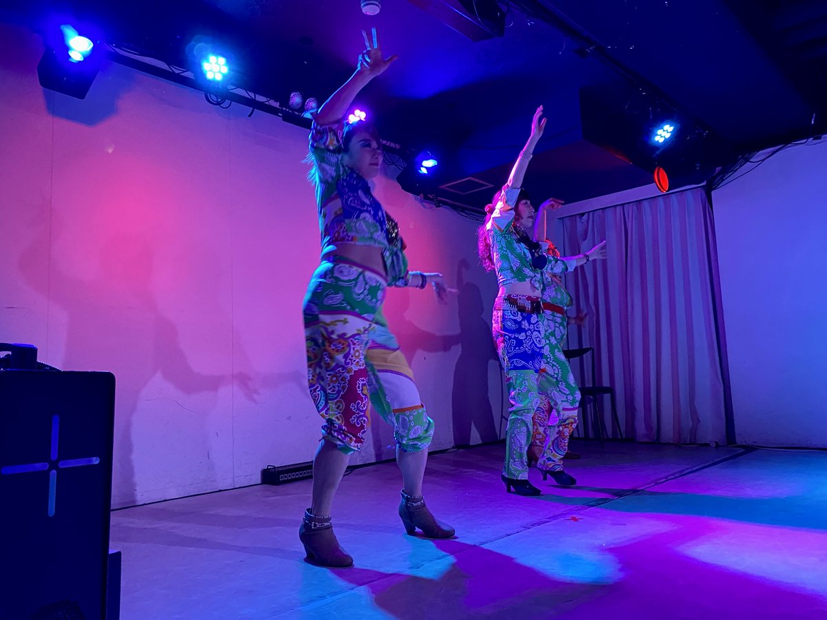chillout_studio's tweet photo. 本日19:00−20:00昭和平成歌謡曲ダンス入門:YUMI 開催。大人になってから何かダンスを始めたい方はぜひ！レッスン先は SKYダンススタジオ（中崎町駅 3出口 徒歩1分/ホワイティうめだM6出口 徒歩6分）来週以降も同じ場所です。体験レッス���2,000円で参加できます！〜要予約〜 https://t.co/Ie8XEU9E4u