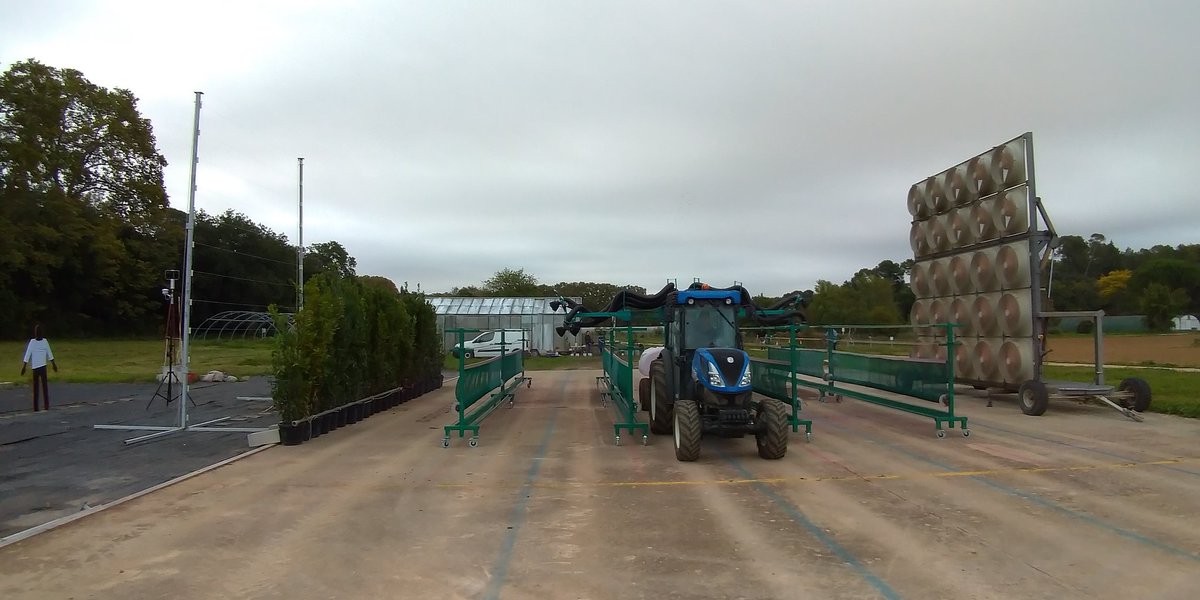 CodisIfv's tweet photo. Essais de mesure de l'influence des haies vives sur la dérive de pulvérisation en viticulture dans le cadre du projet Capriv. #vignevin #inrae #IFV 
Test de voûtes a jet porté équipées de bises à injection d'air sur le site Inrae Mtp. Vers une combinaison de moyens. https://t.co/cYIgWMlYso