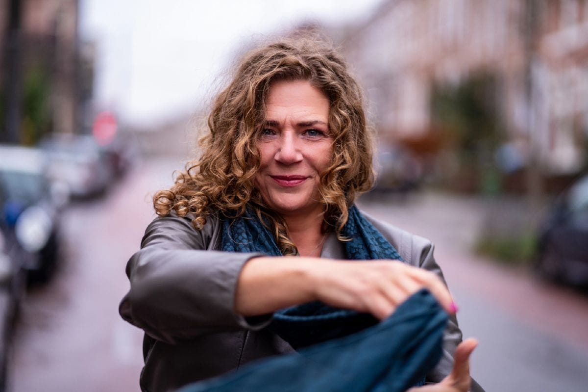 AmyvanSon's tweet photo. Zo vrij als ik mezelf en mijn omgeving mij toestaat te zijn, tuimel ik nog steeds het liefst de wereld door. #meebewegen #upcycling #designthinking #meeopmissie

Deze week in de geupcyclede 'gestapo jas' welke een jurk werd i.s.m. #ByBus en @DierbaarGoed 👇👇 https://t.co/y02APTuLUP